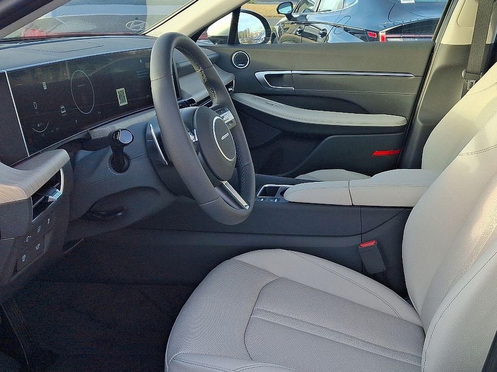 new 2025 Hyundai Sonata Hybrid car, priced at $39,495