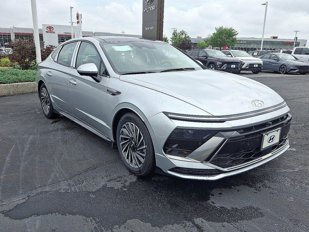new 2025 Hyundai Sonata Hybrid car, priced at $39,495