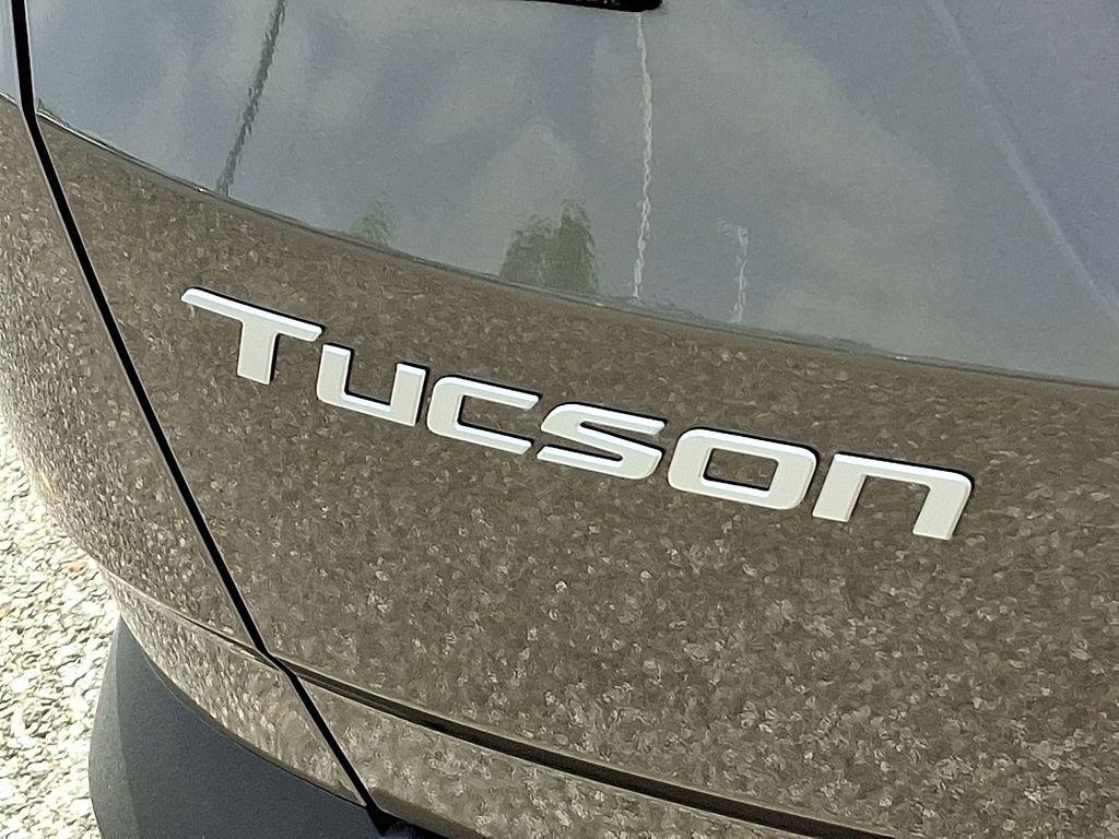 new 2025 Hyundai TUCSON Hybrid car, priced at $43,900