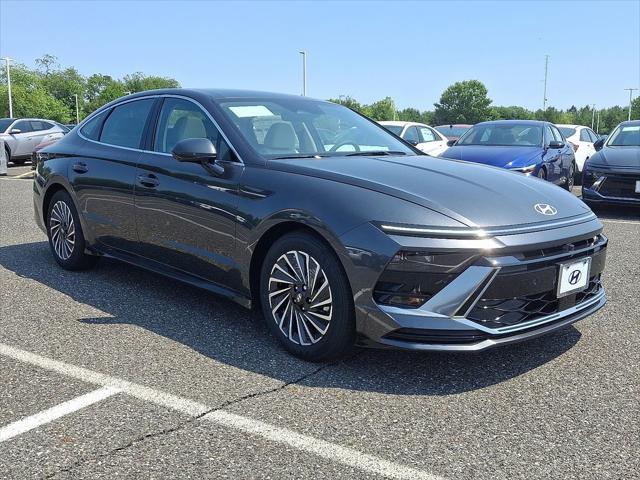 new 2025 Hyundai Sonata Hybrid car, priced at $39,570