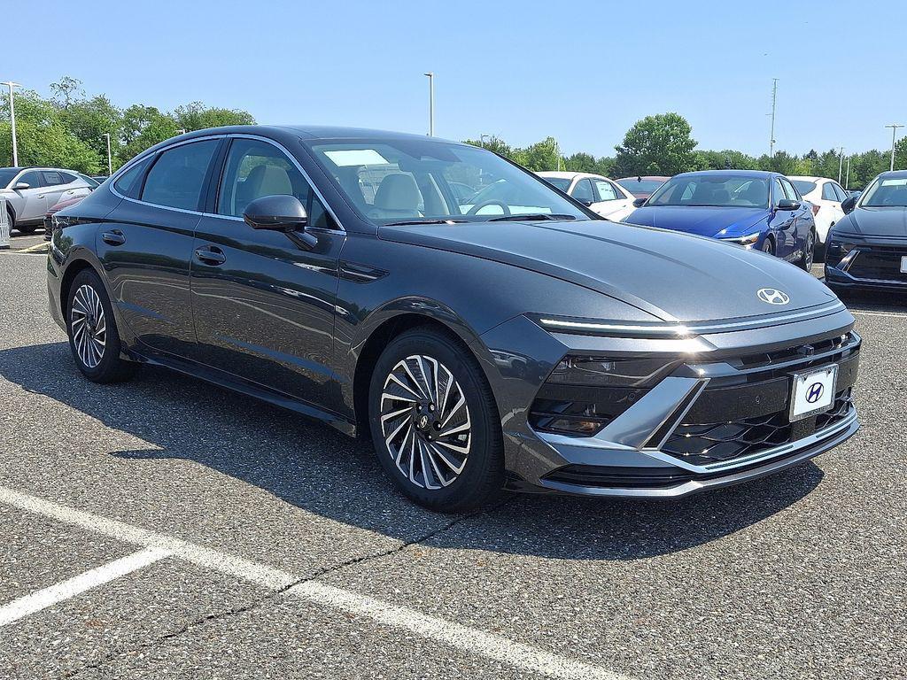 new 2025 Hyundai Sonata Hybrid car, priced at $39,570