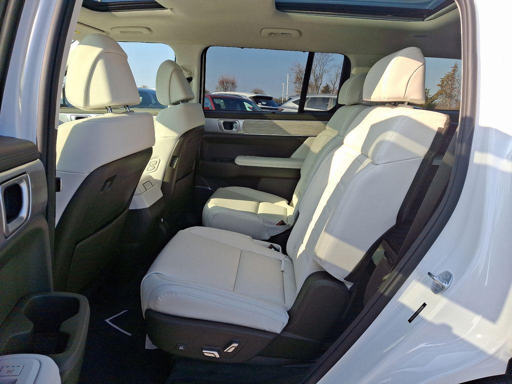 used 2025 Hyundai SANTA FE HEV car, priced at $52,270