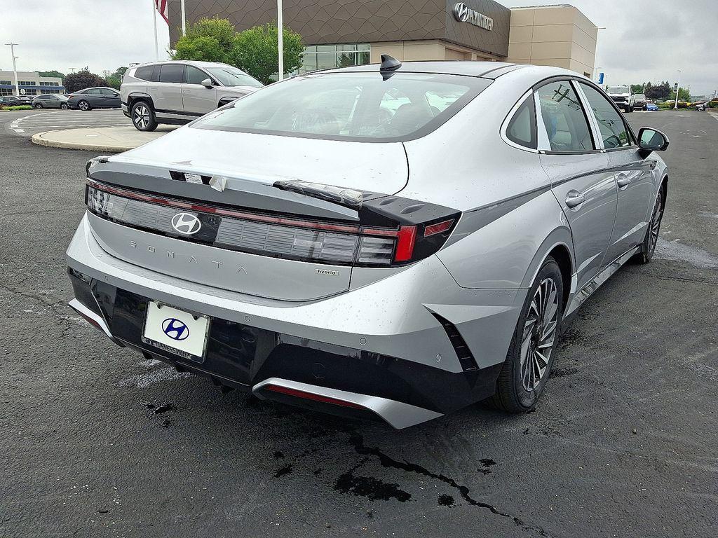 new 2025 Hyundai Sonata Hybrid car, priced at $39,295