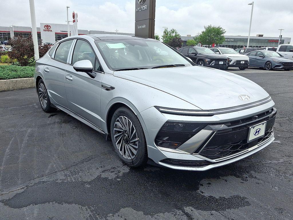 new 2025 Hyundai Sonata Hybrid car, priced at $39,295