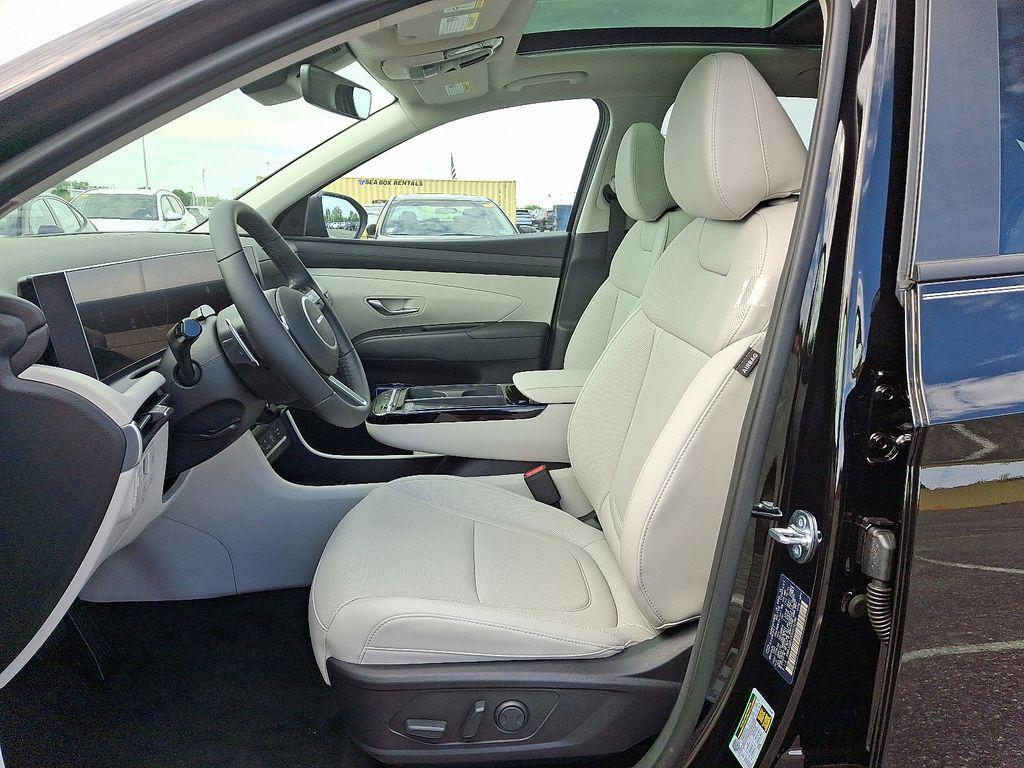 new 2025 Hyundai TUCSON Hybrid car, priced at $39,210