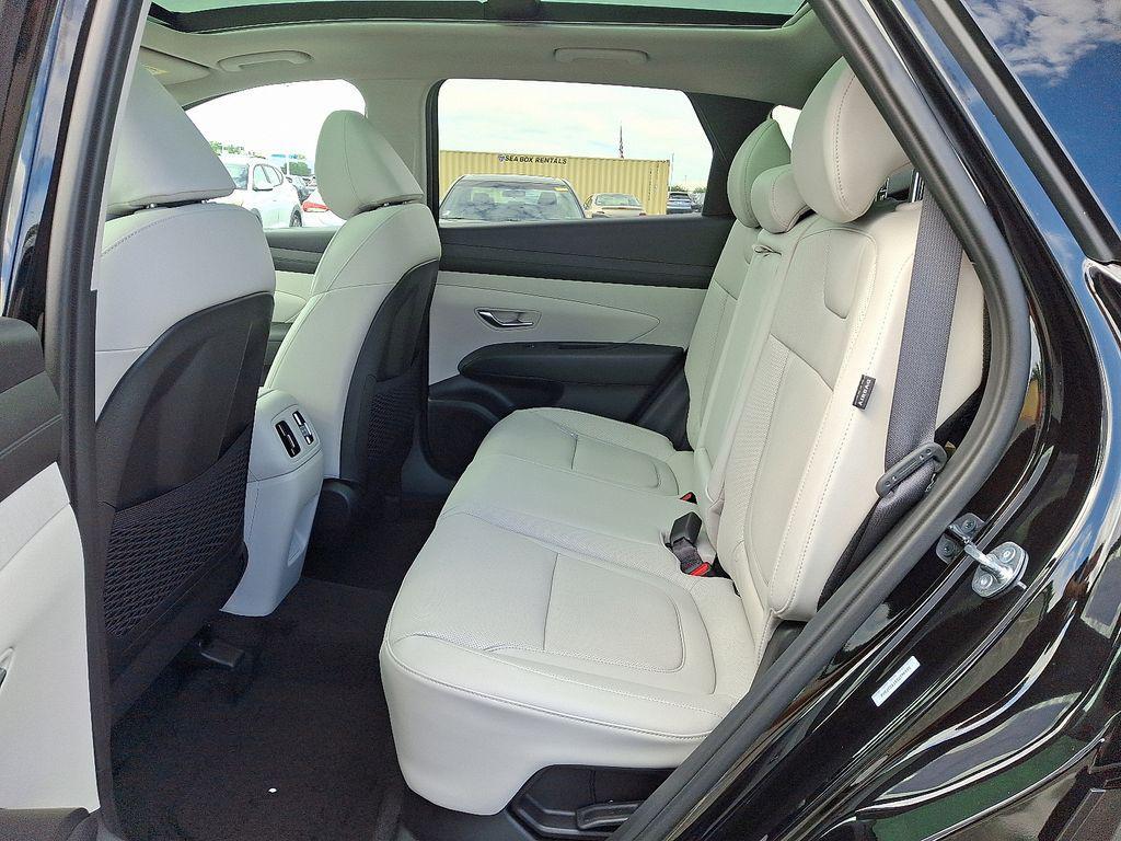 new 2025 Hyundai TUCSON Hybrid car, priced at $39,210