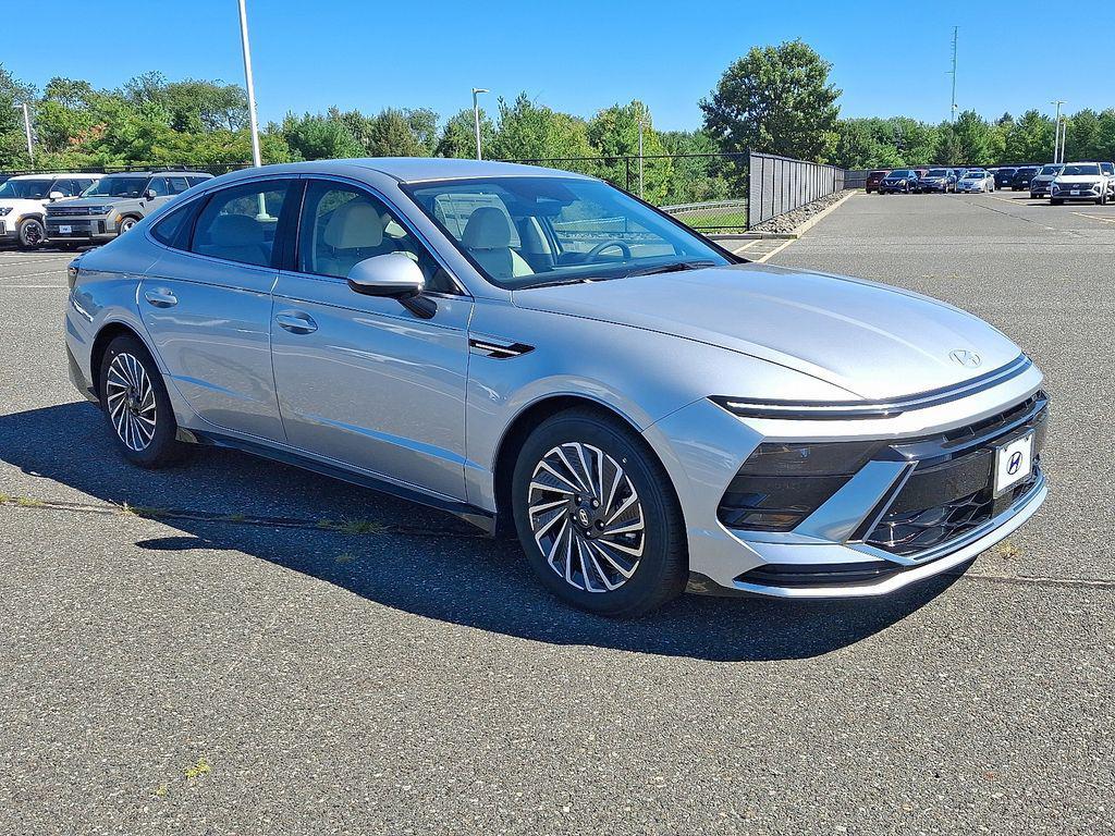 new 2025 Hyundai Sonata Hybrid car, priced at $33,250
