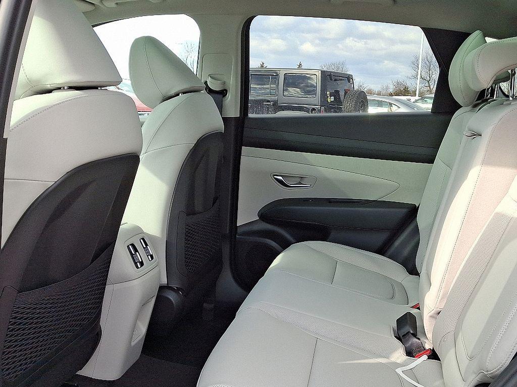 new 2025 Hyundai TUCSON Hybrid car, priced at $39,015