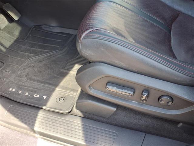used 2025 Honda Pilot car, priced at $54,980