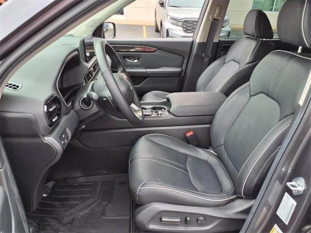 used 2025 Honda Pilot car, priced at $51,980