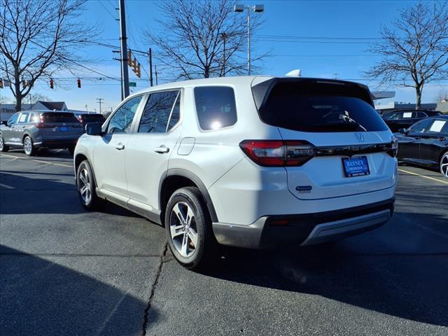 used 2025 Honda Pilot car, priced at $43,980