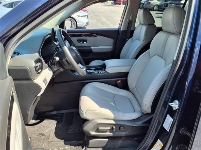 used 2025 Honda Pilot car, priced at $44,980
