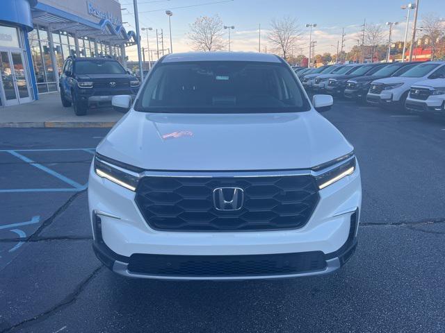 new 2025 Honda Pilot car, priced at $45,995