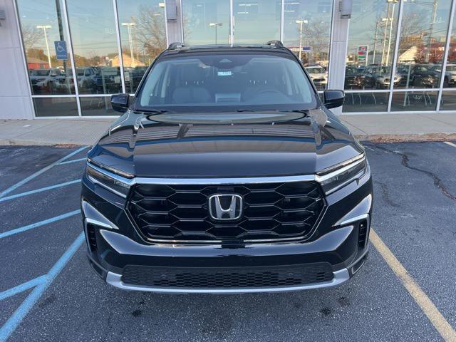 new 2025 Honda Pilot car, priced at $48,676