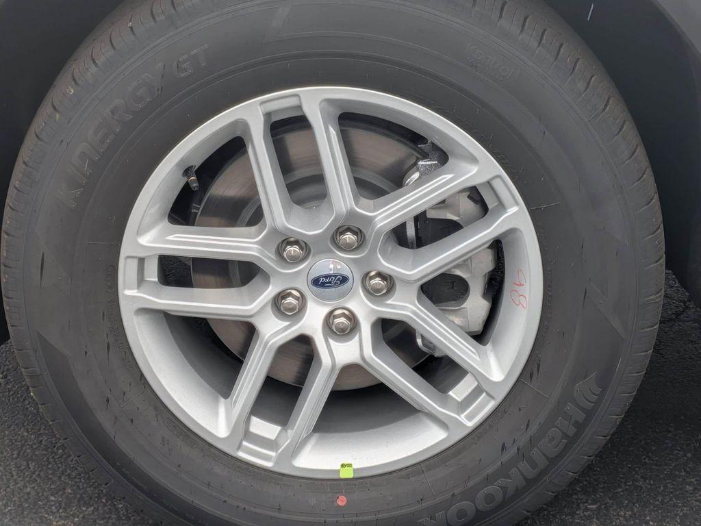 new 2025 Ford Explorer car, priced at $40,940