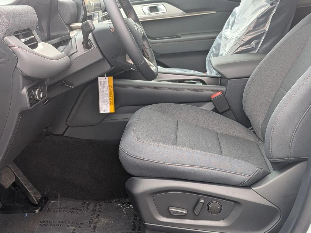 new 2025 Ford Explorer car, priced at $40,940