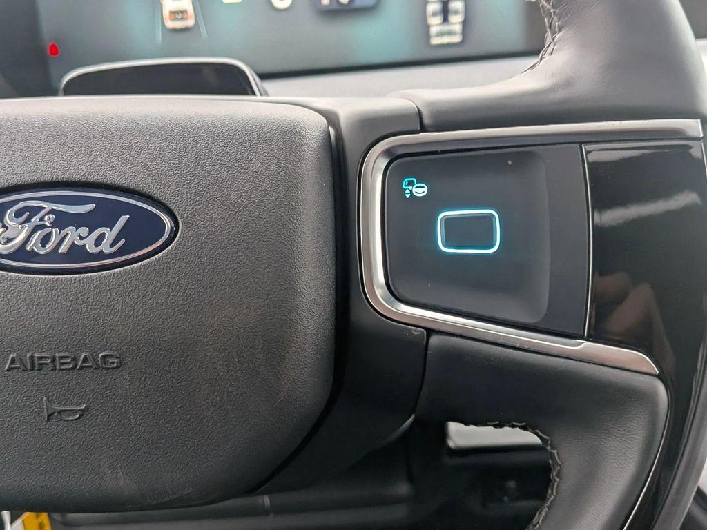 new 2025 Ford Expedition car, priced at $77,094