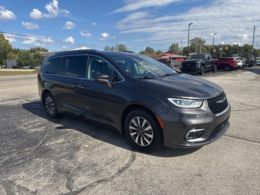 used 2021 Chrysler Pacifica car, priced at $17,991
