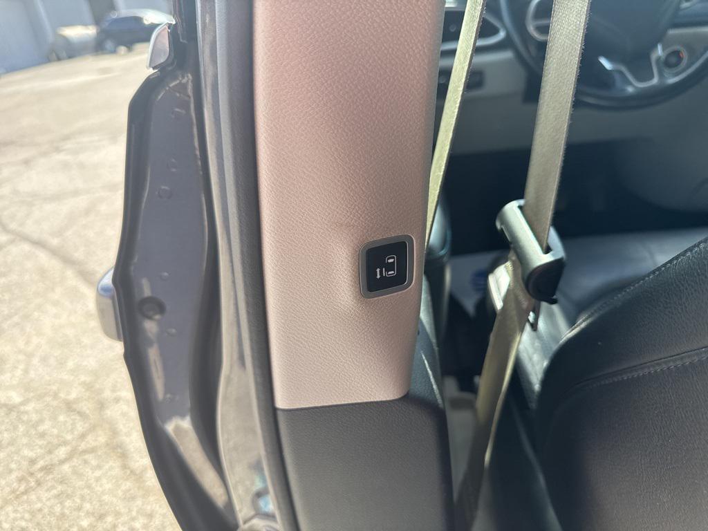 used 2021 Chrysler Pacifica car, priced at $17,991