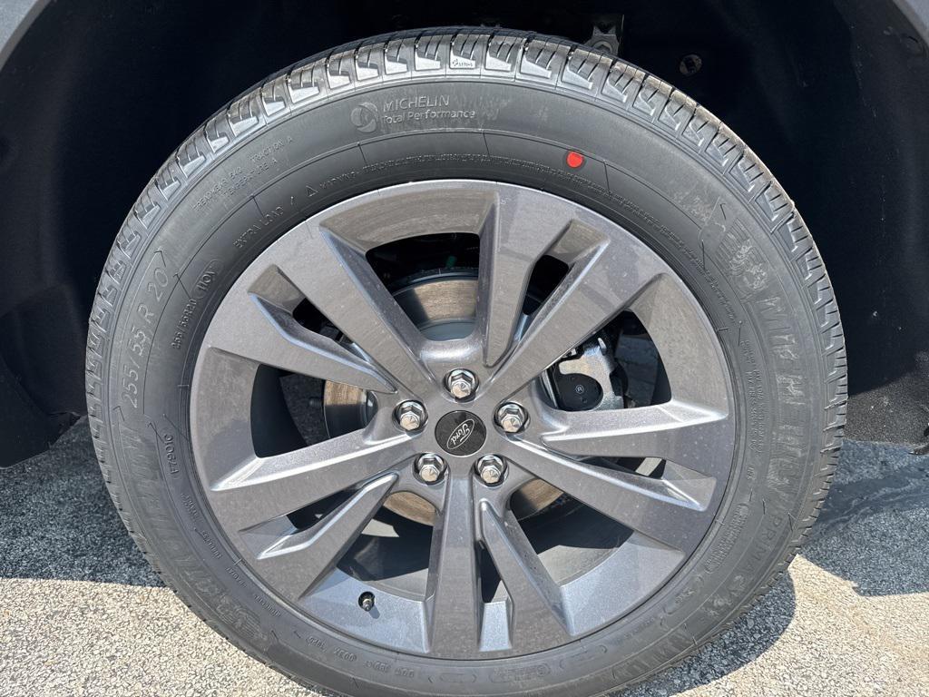 new 2025 Ford Explorer car, priced at $45,796