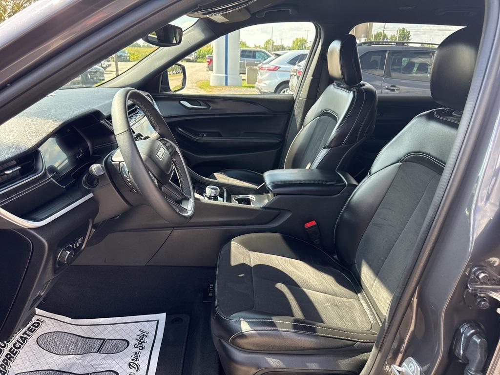 used 2024 Jeep Grand Cherokee L car, priced at $29,985