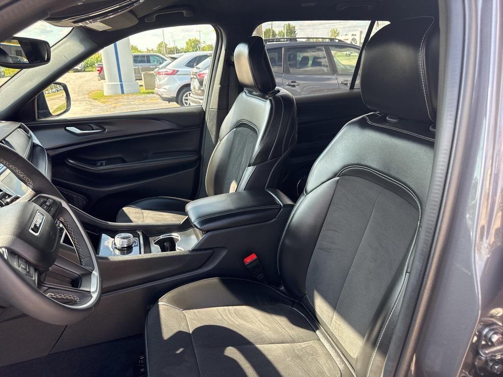 used 2024 Jeep Grand Cherokee L car, priced at $29,985