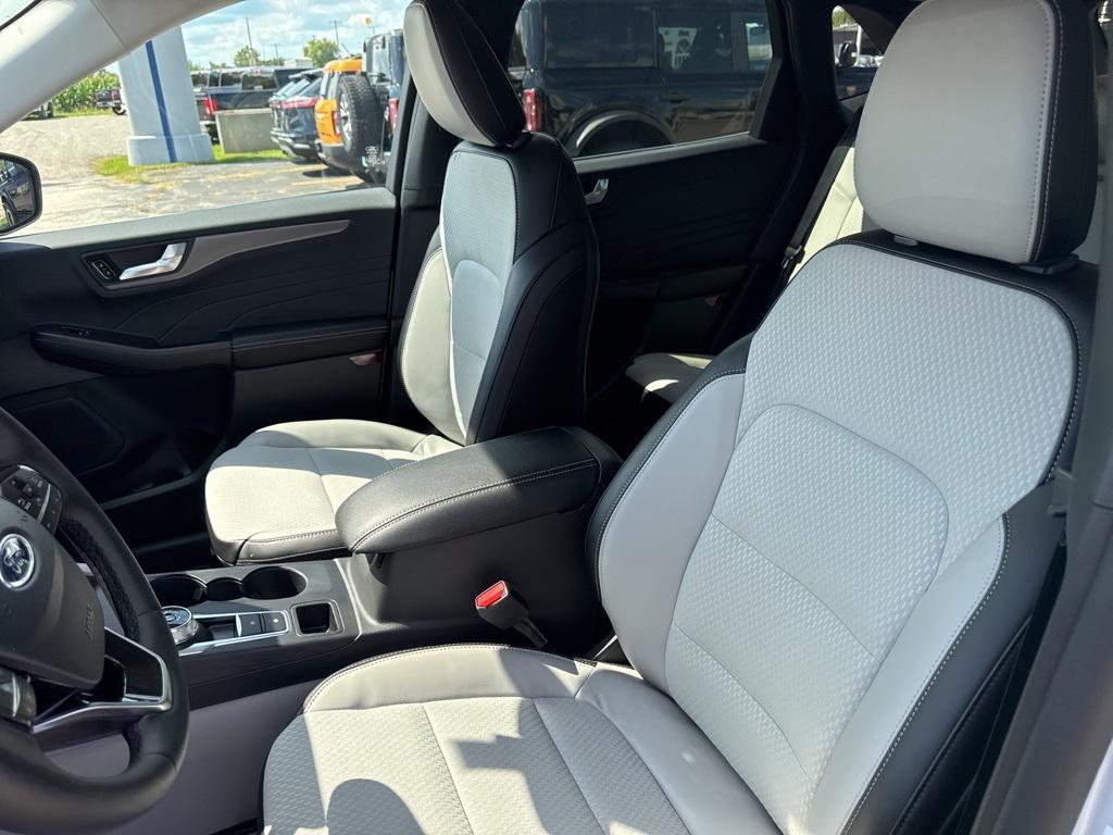new 2025 Ford Escape PHEV car, priced at $33,083