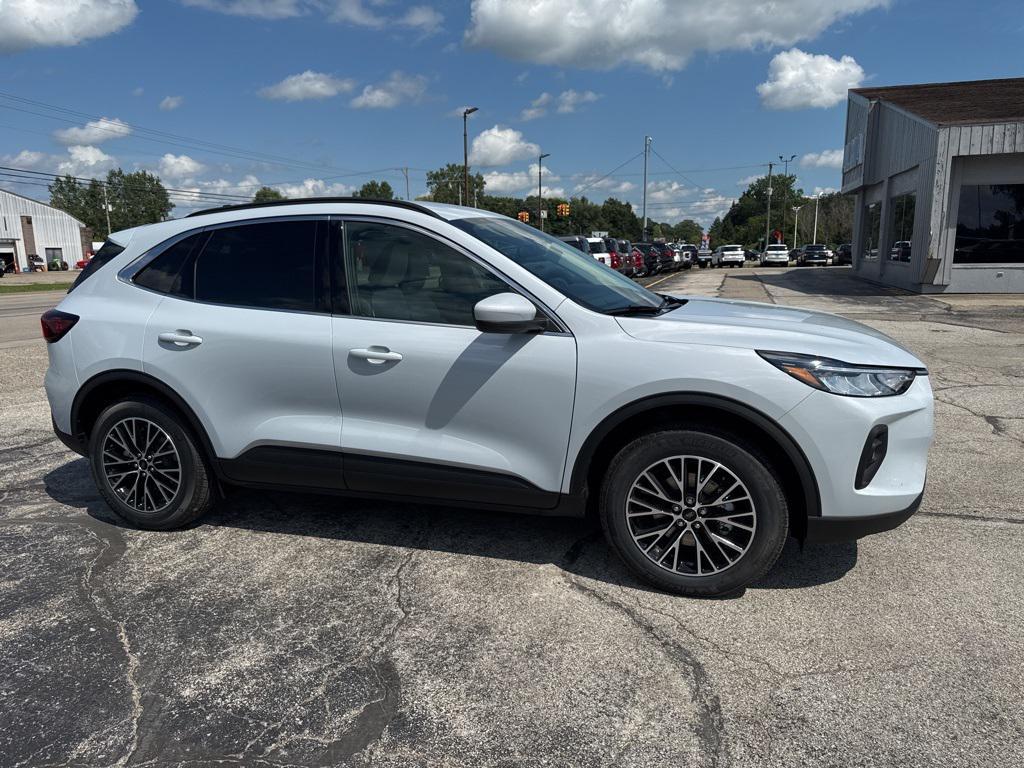 new 2025 Ford Escape PHEV car, priced at $33,083