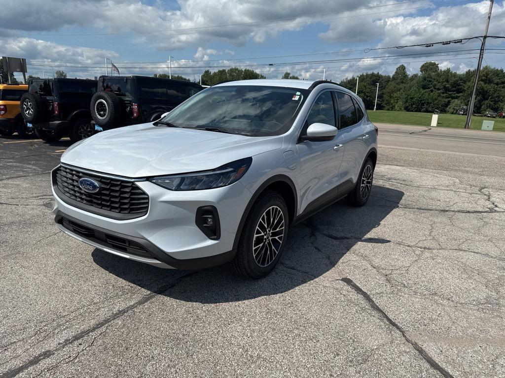 new 2025 Ford Escape PHEV car, priced at $33,083