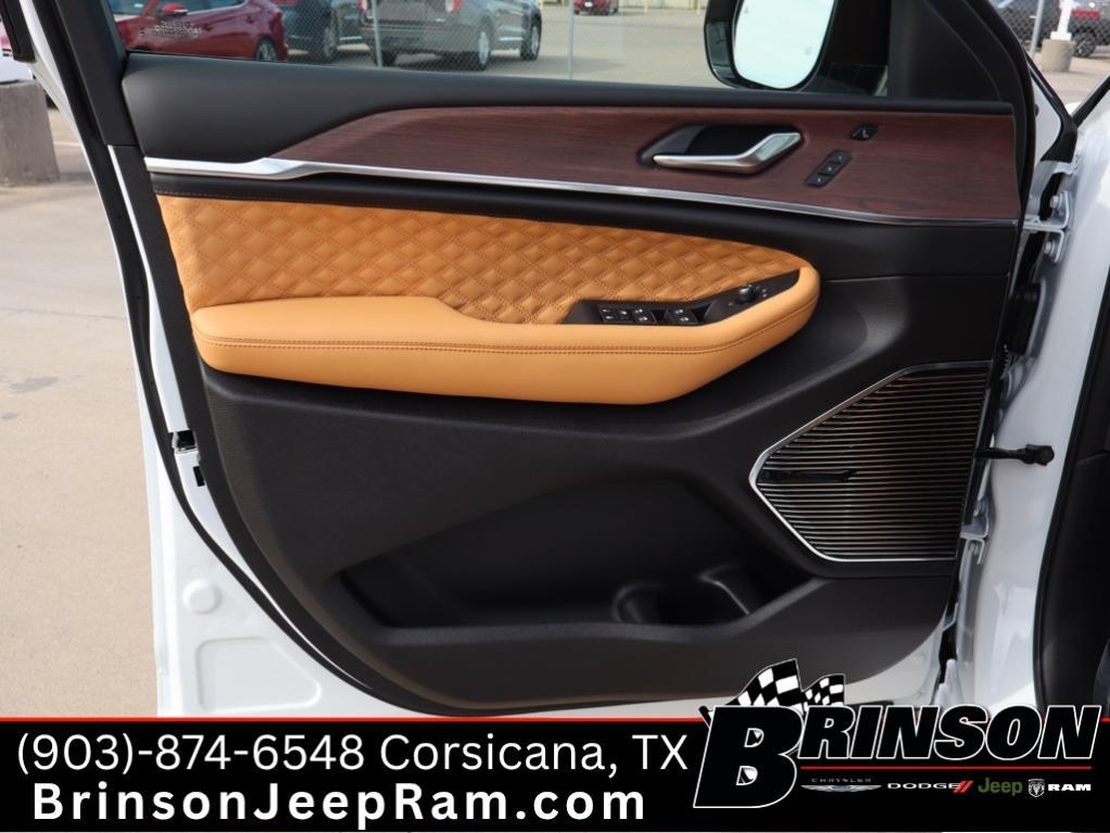 new 2025 Jeep Grand Cherokee car, priced at $57,337