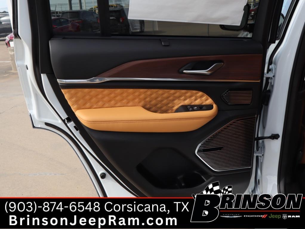 new 2025 Jeep Grand Cherokee car, priced at $57,337