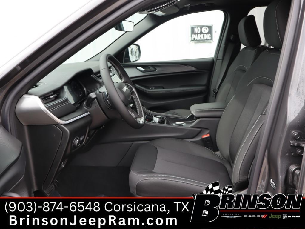 new 2025 Jeep Grand Cherokee car, priced at $39,375