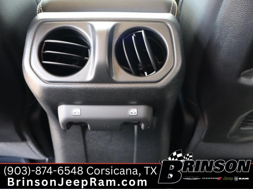 new 2025 Jeep Gladiator car, priced at $41,165