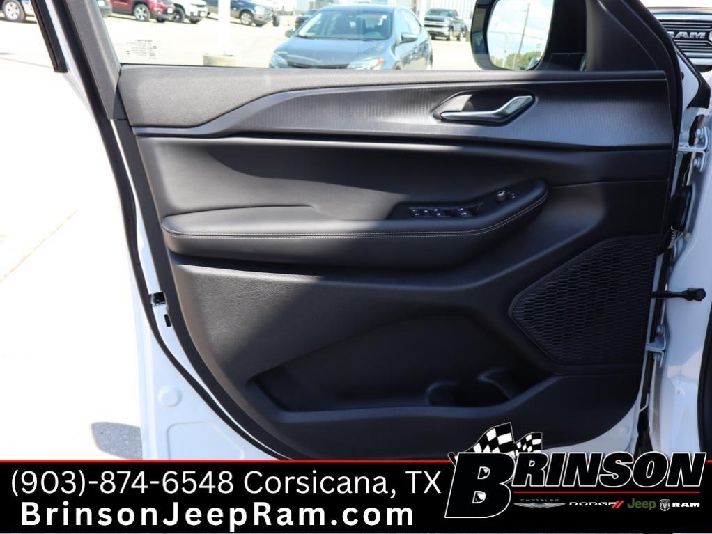 new 2025 Jeep Grand Cherokee car, priced at $39,747