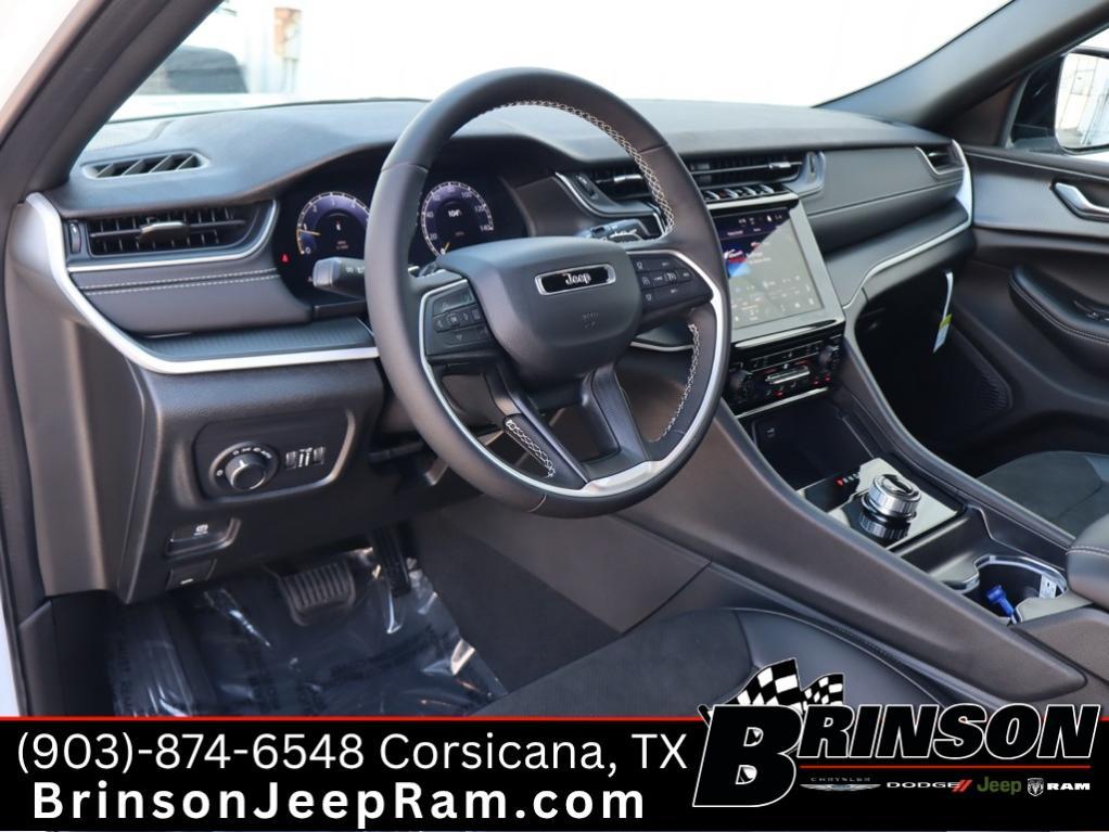 new 2025 Jeep Grand Cherokee car, priced at $39,747