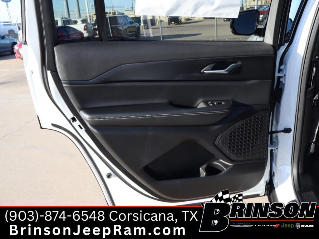 new 2025 Jeep Grand Cherokee L car, priced at $40,497