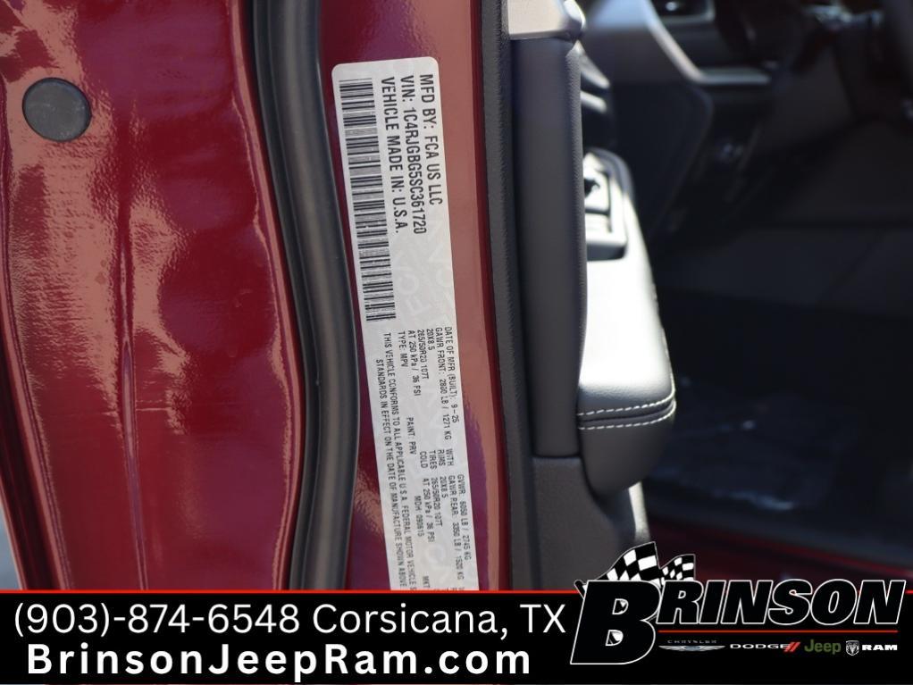 new 2025 Jeep Grand Cherokee car, priced at $40,347