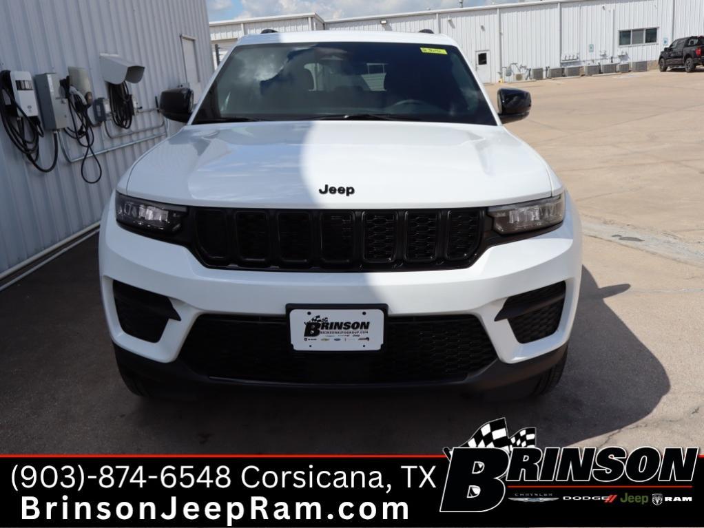 new 2025 Jeep Grand Cherokee car, priced at $37,730