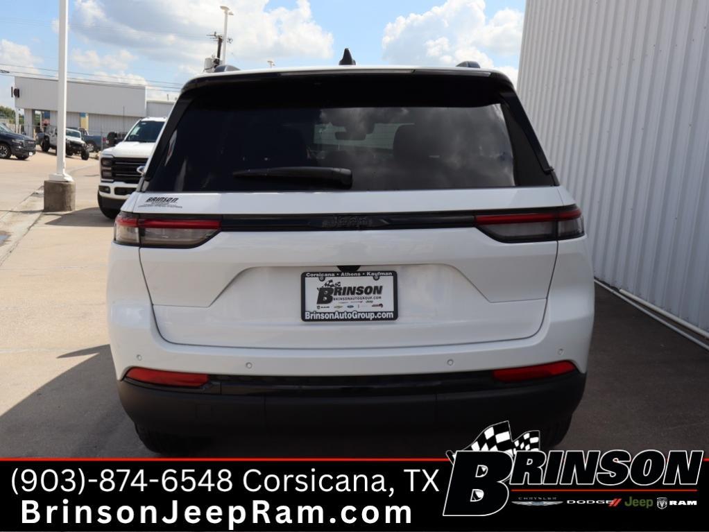 new 2025 Jeep Grand Cherokee car, priced at $37,730