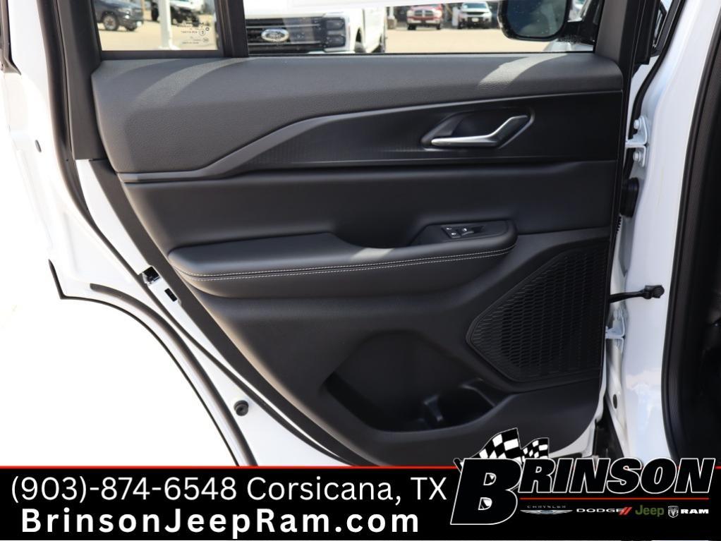 new 2025 Jeep Grand Cherokee car, priced at $37,730