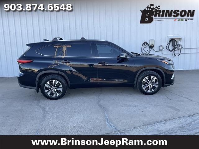 used 2021 Toyota Highlander car, priced at $29,495