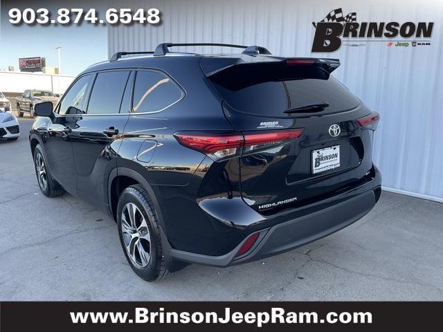 used 2021 Toyota Highlander car, priced at $29,495