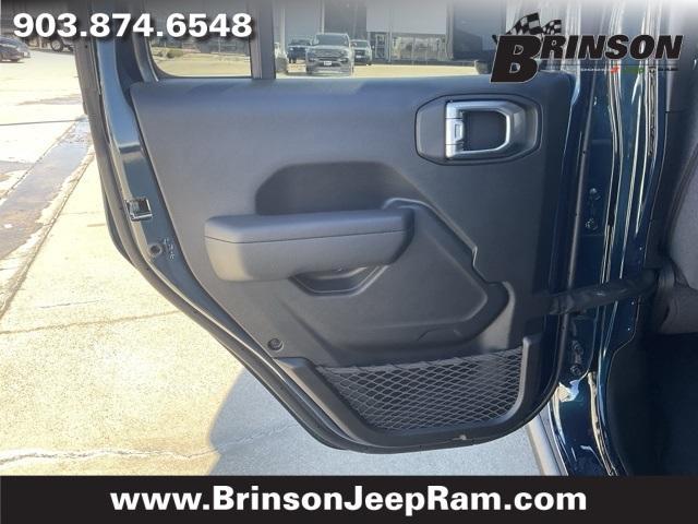 new 2025 Jeep Gladiator car, priced at $40,735
