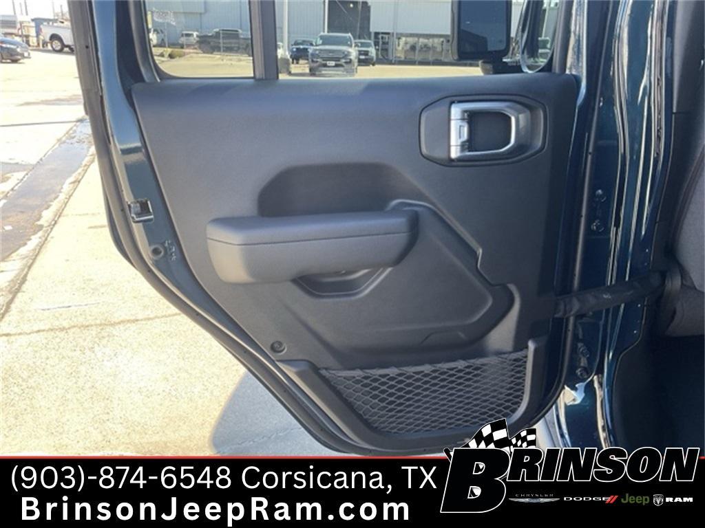 new 2025 Jeep Gladiator car, priced at $40,700