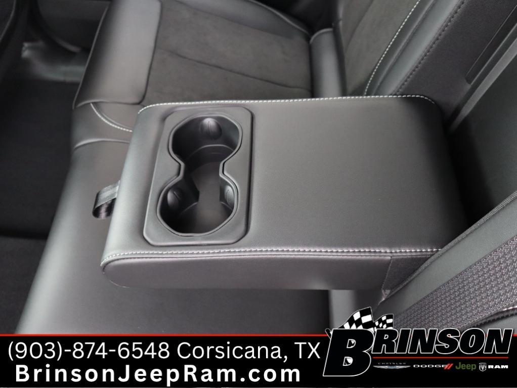 new 2025 Jeep Grand Cherokee car, priced at $38,737