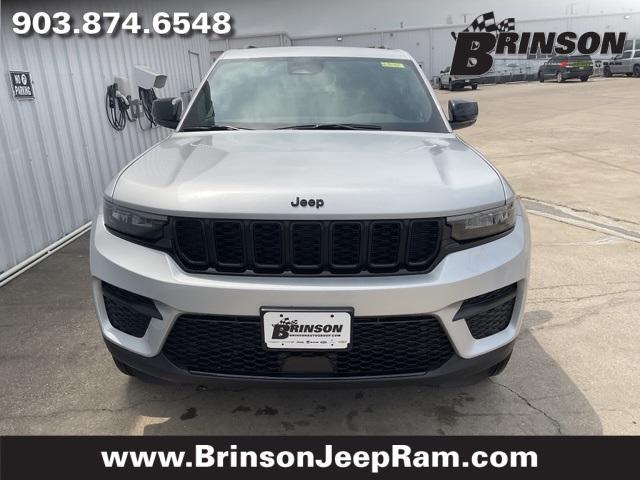 new 2024 Jeep Grand Cherokee car, priced at $43,025