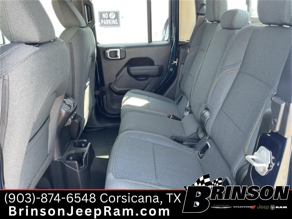 new 2025 Jeep Gladiator car, priced at $39,192