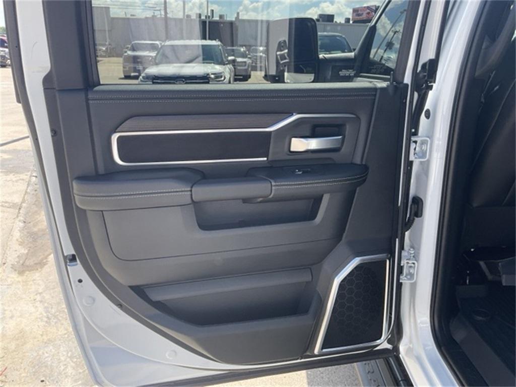 new 2025 Ram 2500 car, priced at $76,981