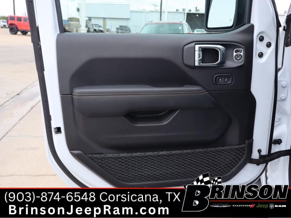 new 2025 Jeep Gladiator car, priced at $42,747