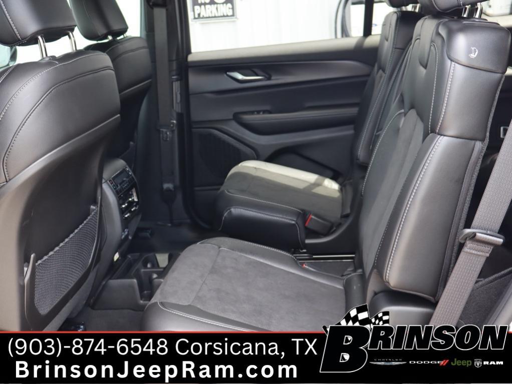 new 2025 Jeep Grand Cherokee L car, priced at $41,072
